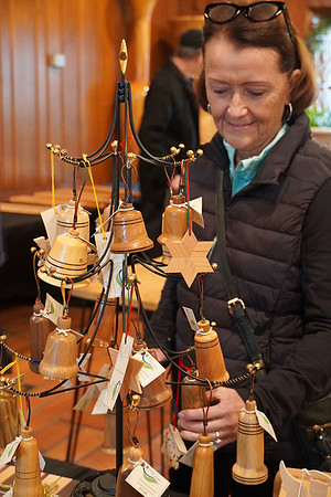 AuxiliaryChristmasSale2023_BonnieRonning.6