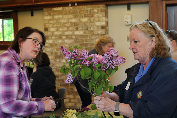 Flower Arranging: Hand-tied Spring Bouquet (Adult Class)