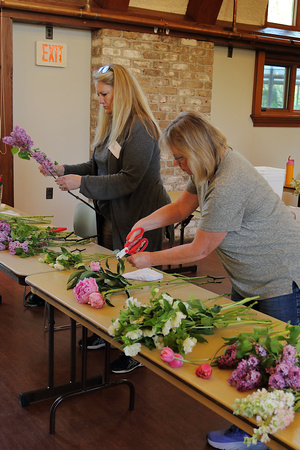 Flower Arranging: Hand-tied Spring Bouquet (Adult Class)