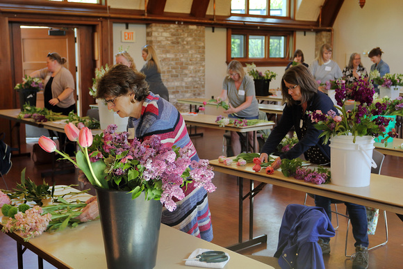 Flower Arranging: Hand-tied Spring Bouquet (Adult Class)